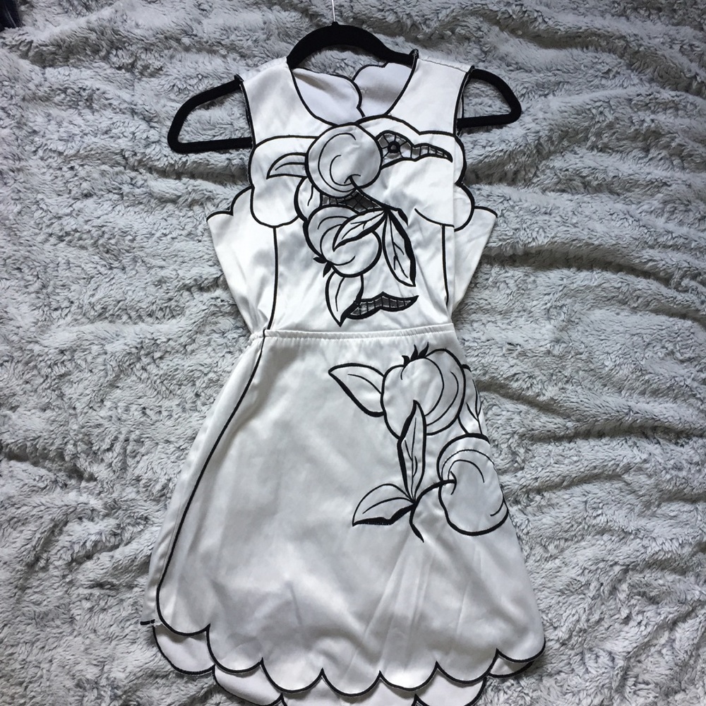Dress - Picture 3 of 5
